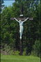 Дерев\'яний хрест з розп\'яттям Ісуса Христа з білого матеріалу